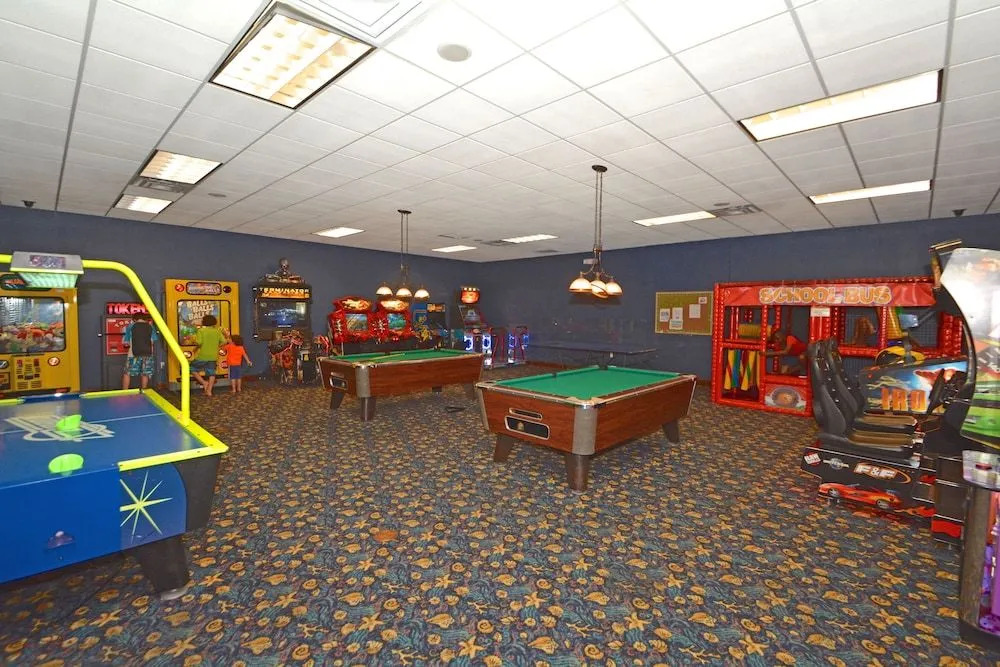 2971BP Posh Palace 4 Br home by RedAwning
