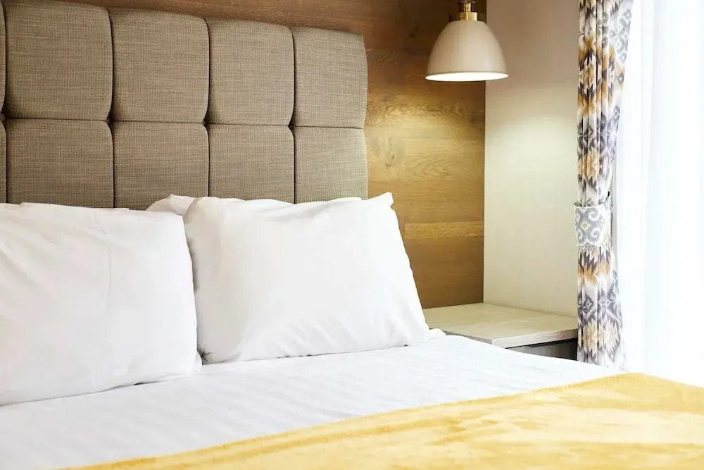 Host Stay Royal Pines Lodge