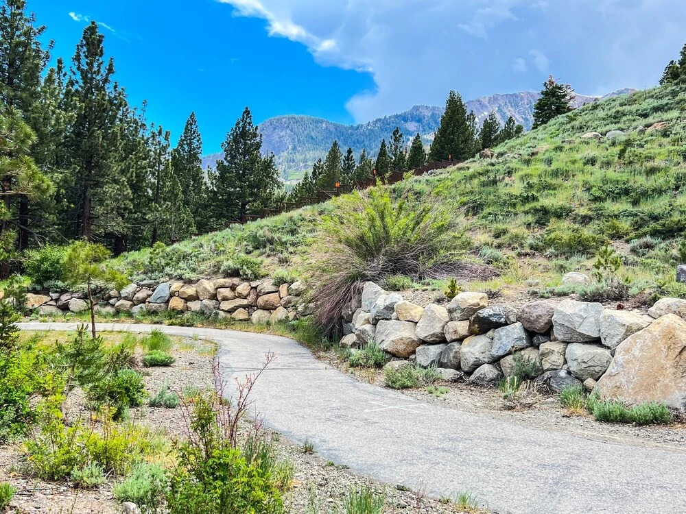 Juniper Crest 7 Private Hot Tub, 2 Car Garage, BBQ, Walk to the Lifts and Mountain Views by RedAwning