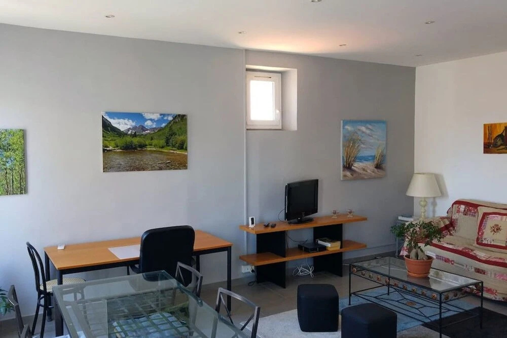 Beautiful 2-room apartment-Downtown/Cours Julien