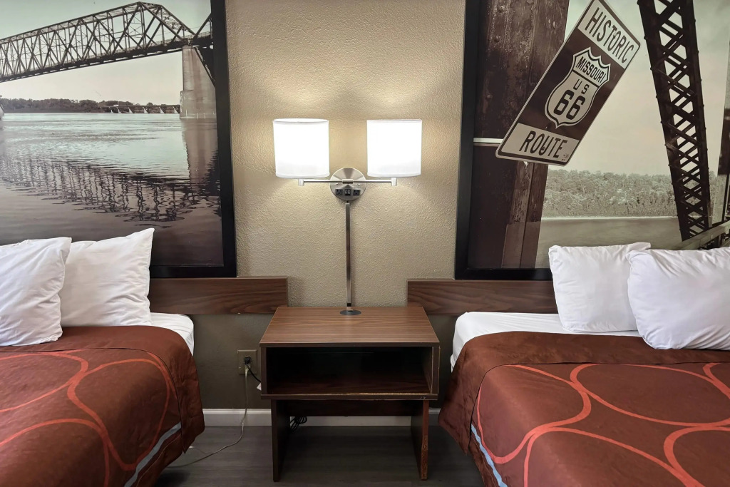 Super 8 by Wyndham Alton