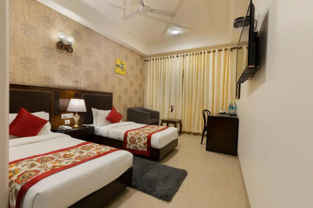 Hotel WHITE & BLUE Delhi Airport