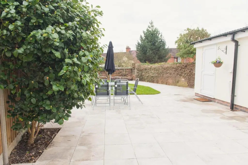 Charming 6 Bedroom House ALL with en-suite - Large Garden