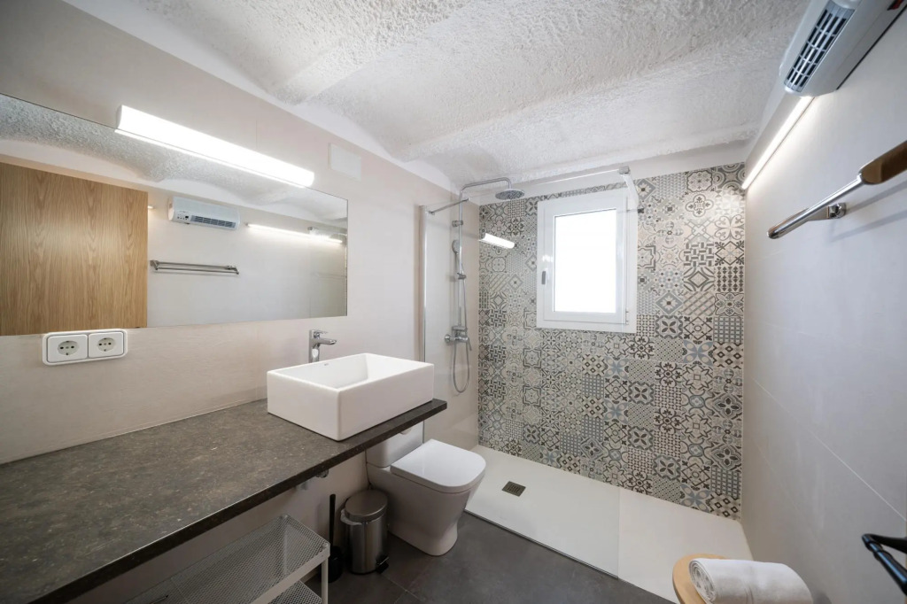 Sabina in L'Escala with 6 bedrooms and 3 bathrooms