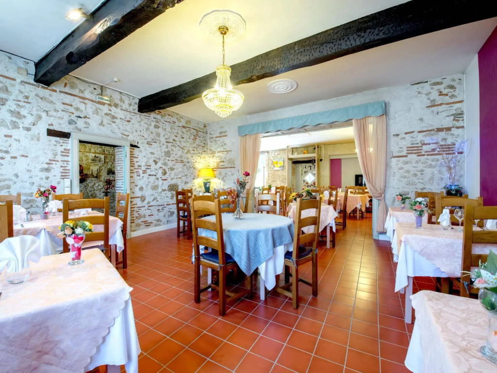 Logis Hotels - La Table dAntan - Hôtel 2 étoiles et Restaurant