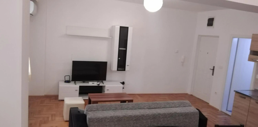 Lovely condo next to salt room, bus station