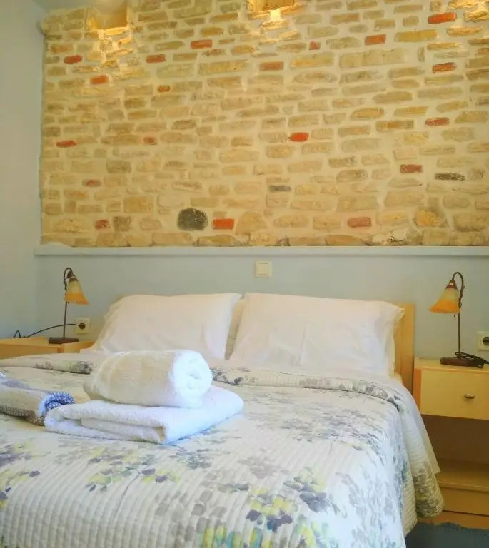 Rent Rooms Alexiou