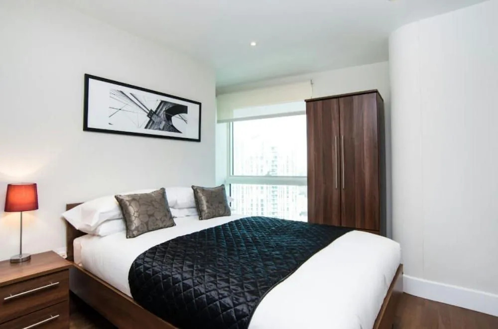 Still Life Aldgate Deluxe