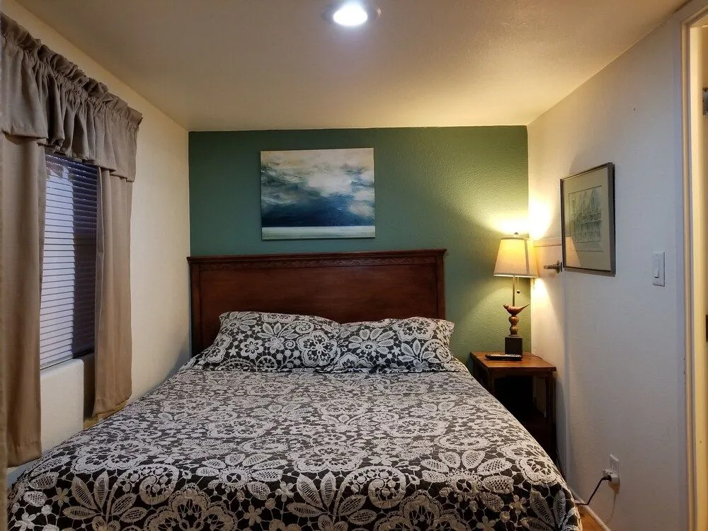 Mendelbaum Winery Guest Cabins