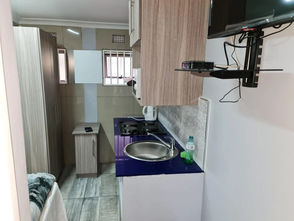 Hasate Guest House 10 Florence street Oakdale Belliville 7530 cape town south African