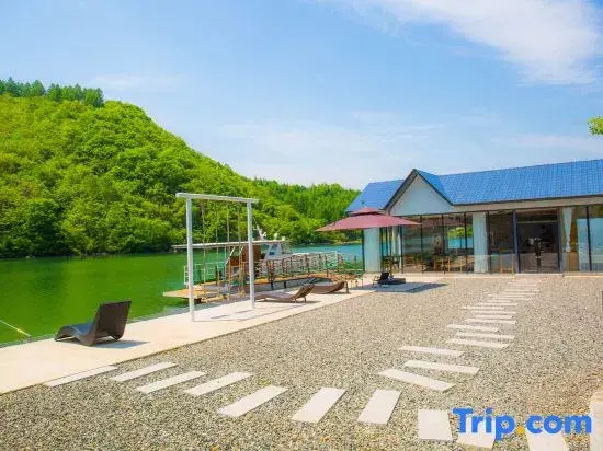 Kuandian Lake Light Mountain House B&B