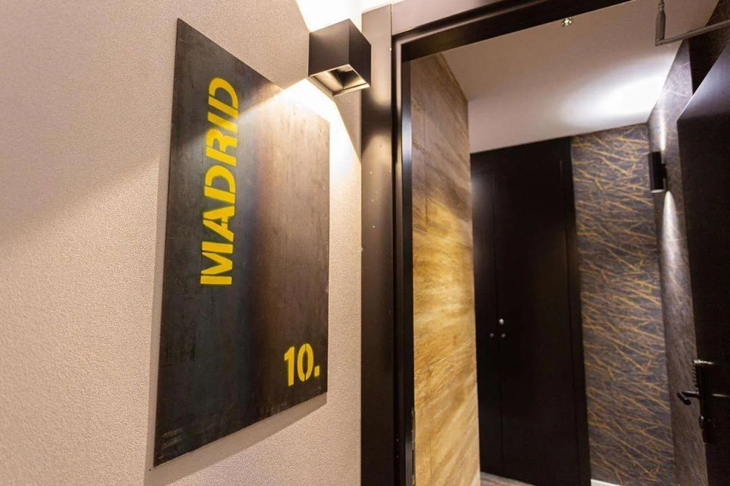 Fly Rooms Madrid Airport