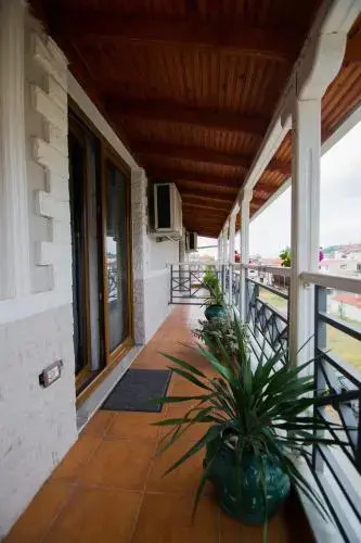 DEA Hotel 2002