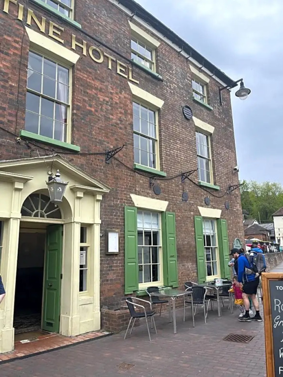 The Tontine Hotel & Bar