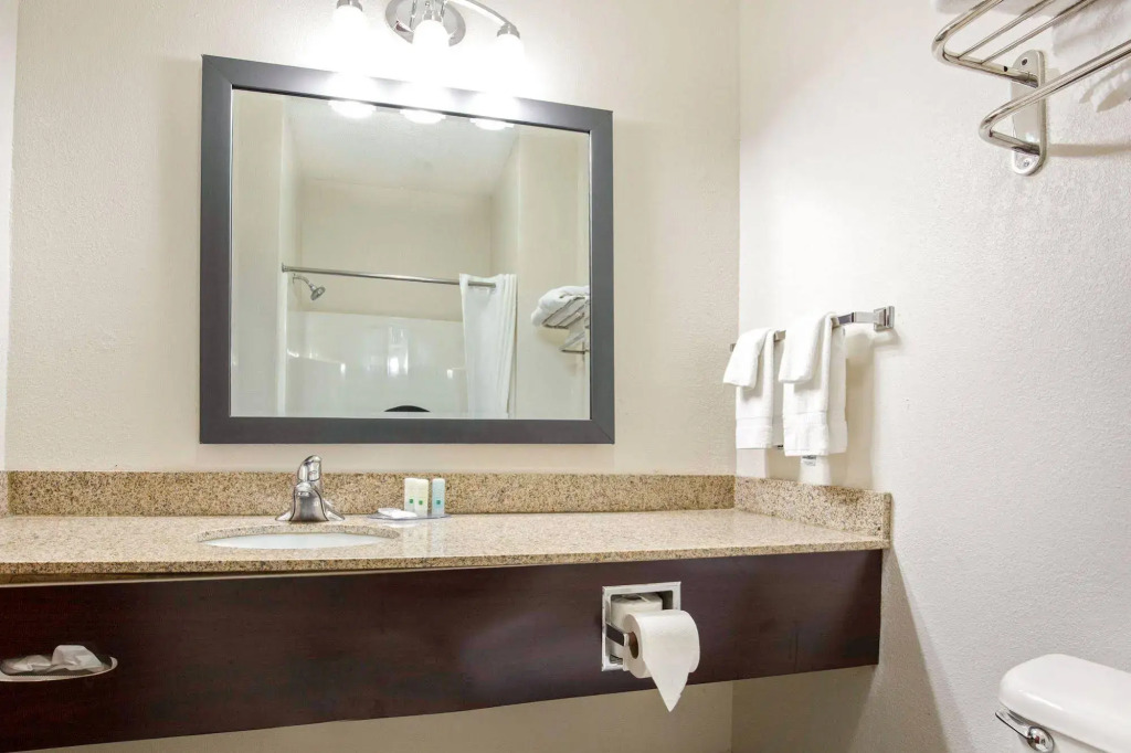 Quality Inn and Suites Arnold - St Louis