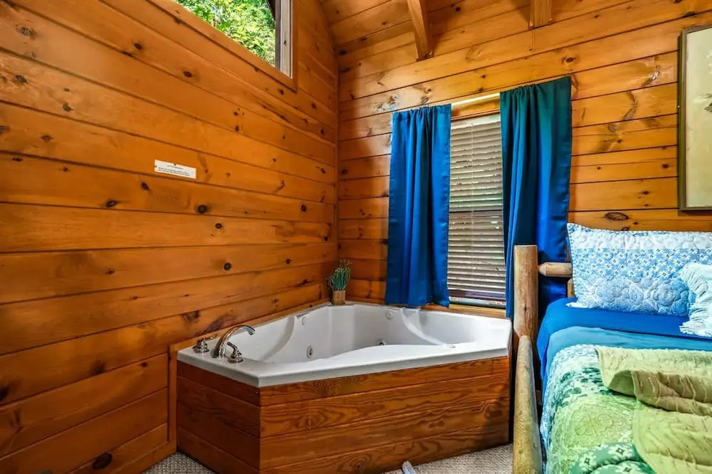 View Location 2 Fireplaces Hot Tub Honeymoon