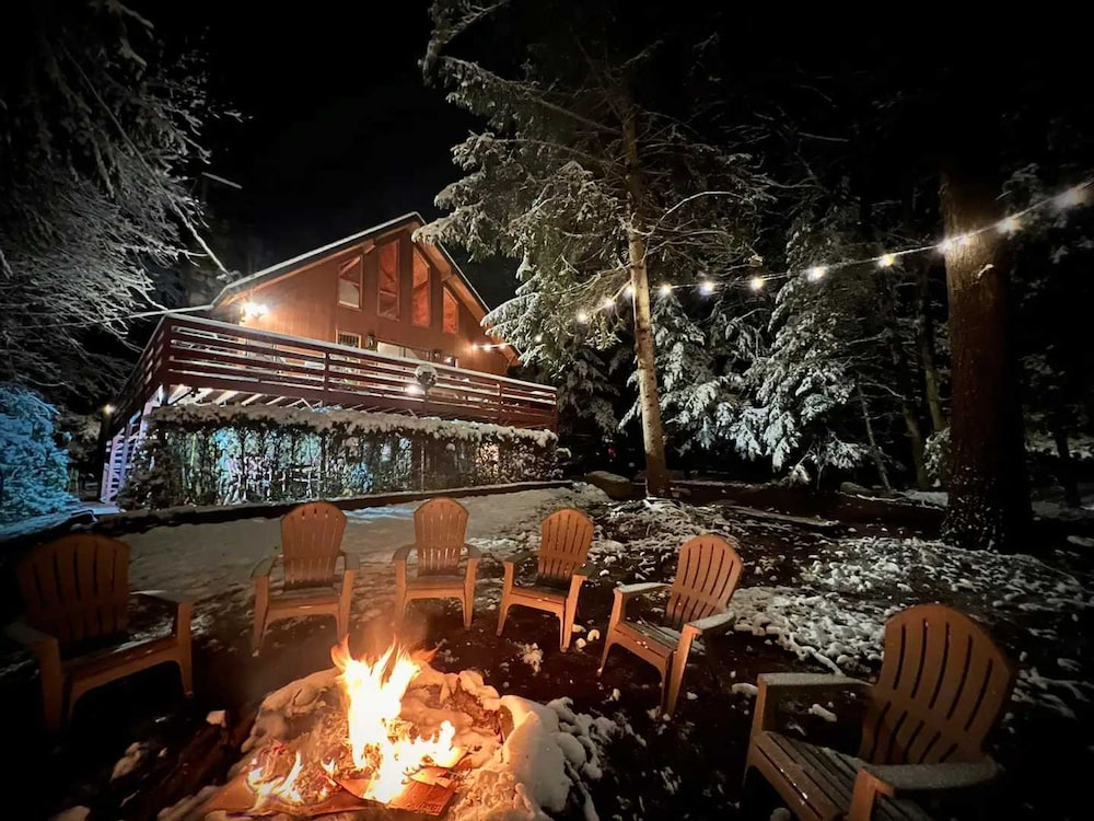 Poconos Speakeasy Hot Tub Dog-friendly Near Ski