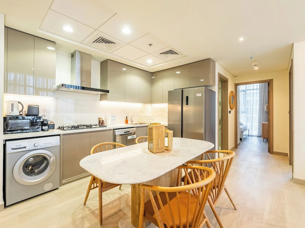 Zen Condo With Burj Khalifa View In Vibrant City