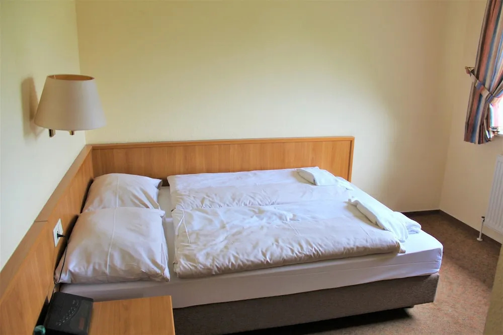 Hotel Alsterquelle 24h Check-in, Free Parking and WiFi