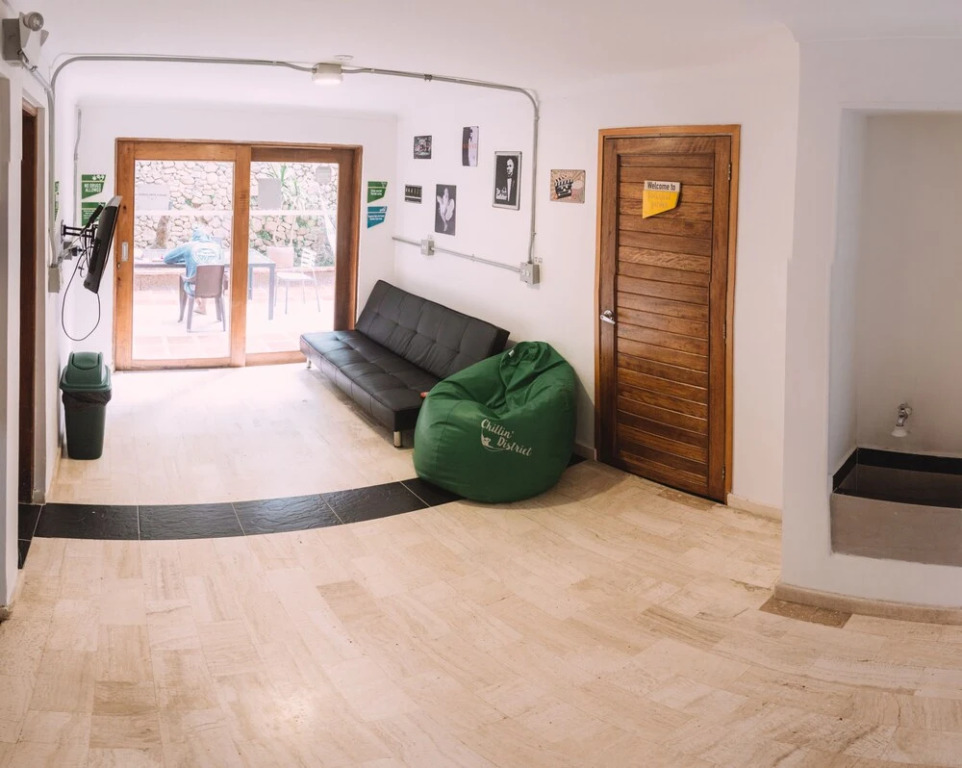 Chillin District Hostel