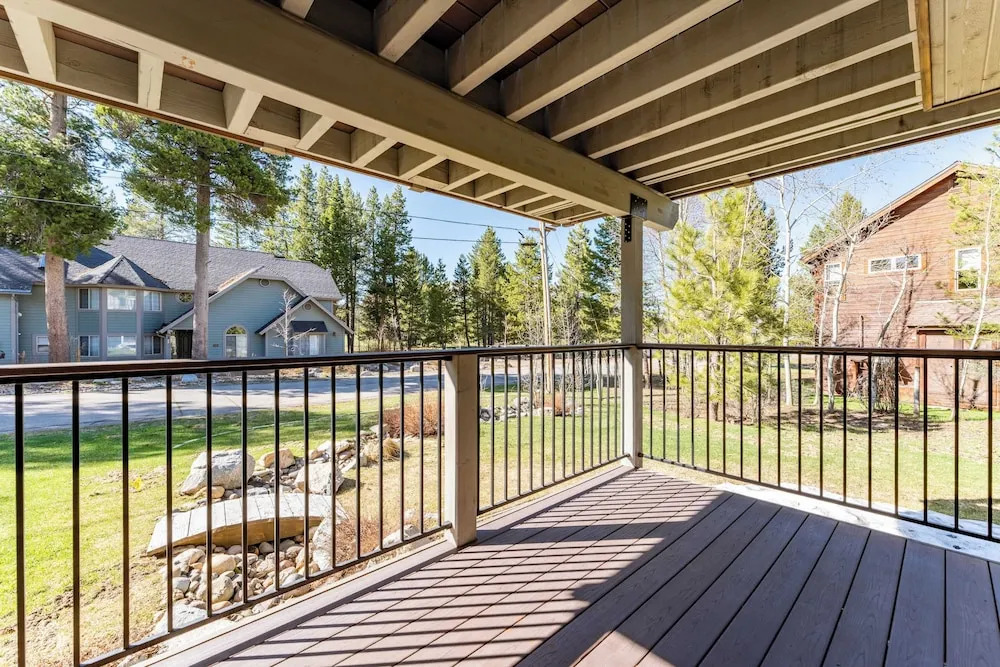 10mins to Lake Hot Tub, Game Room, Forest Views Meyers Meadow by Avantstay