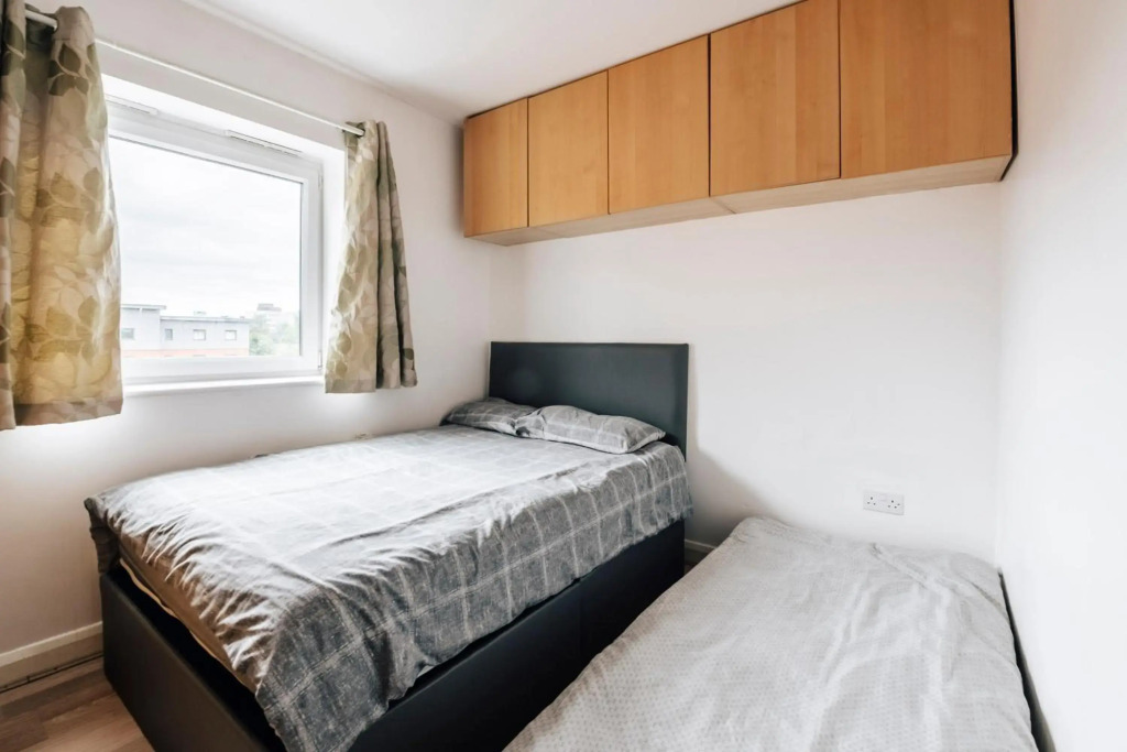 Lloyd St Apartment