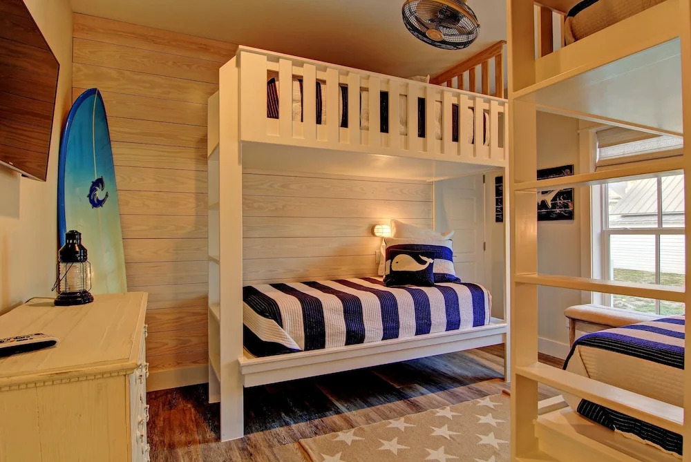 Cinnamon Shore- Seaside Dream 157 SE