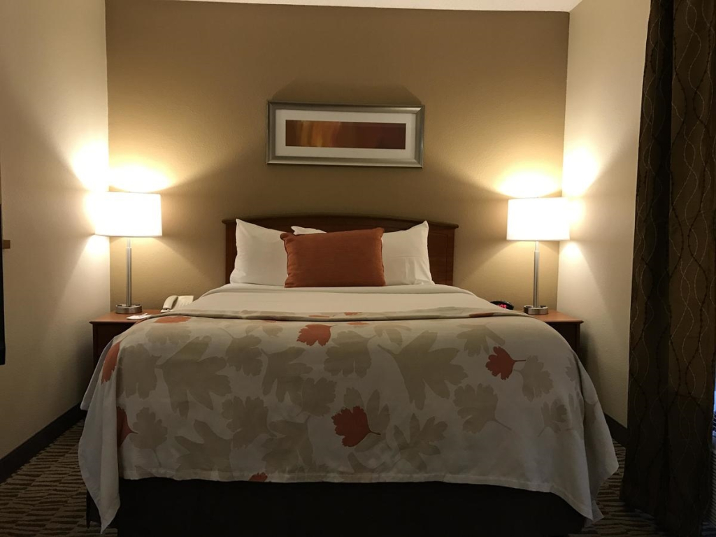 Hawthorn Suites by Wyndham Louisville North