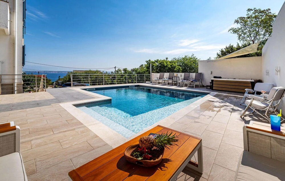 Nice Apartment in Lukoran With 1 Bedrooms, Wifi and Outdoor Swimming Pool