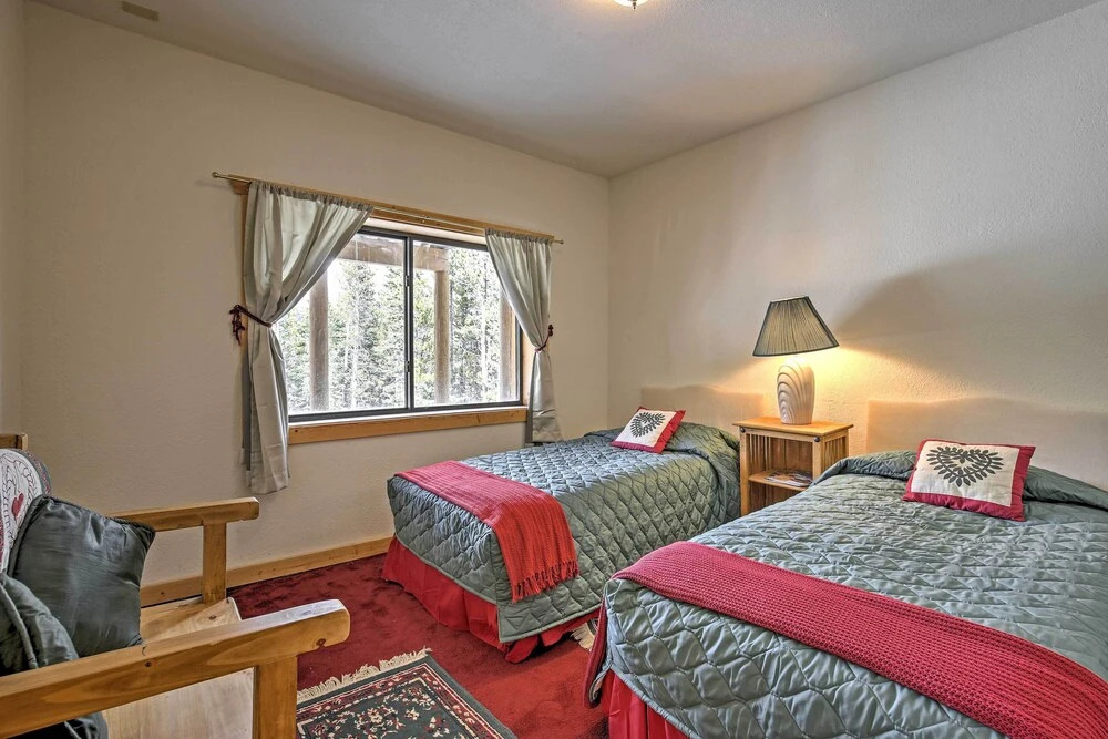 Expansive Alma Cabin w/ Hot Tub & Mountain Views!