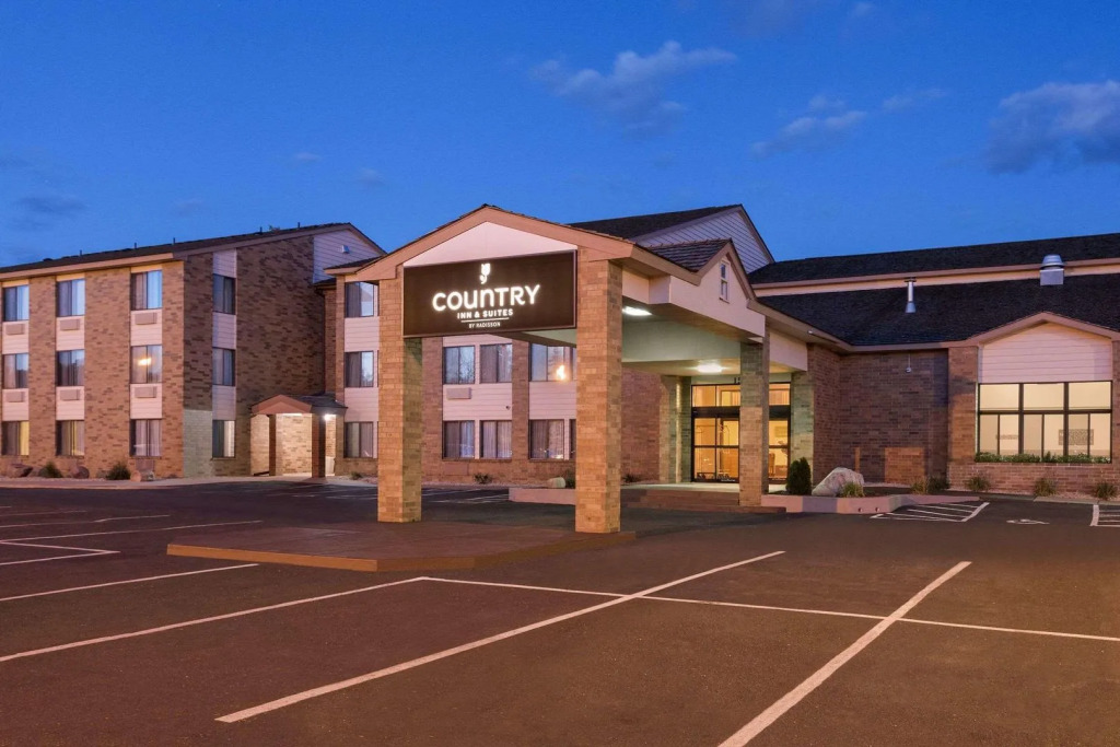 Country Inn & Suites by Radisson, Near The National Sports Center, Coon Rapids, MN