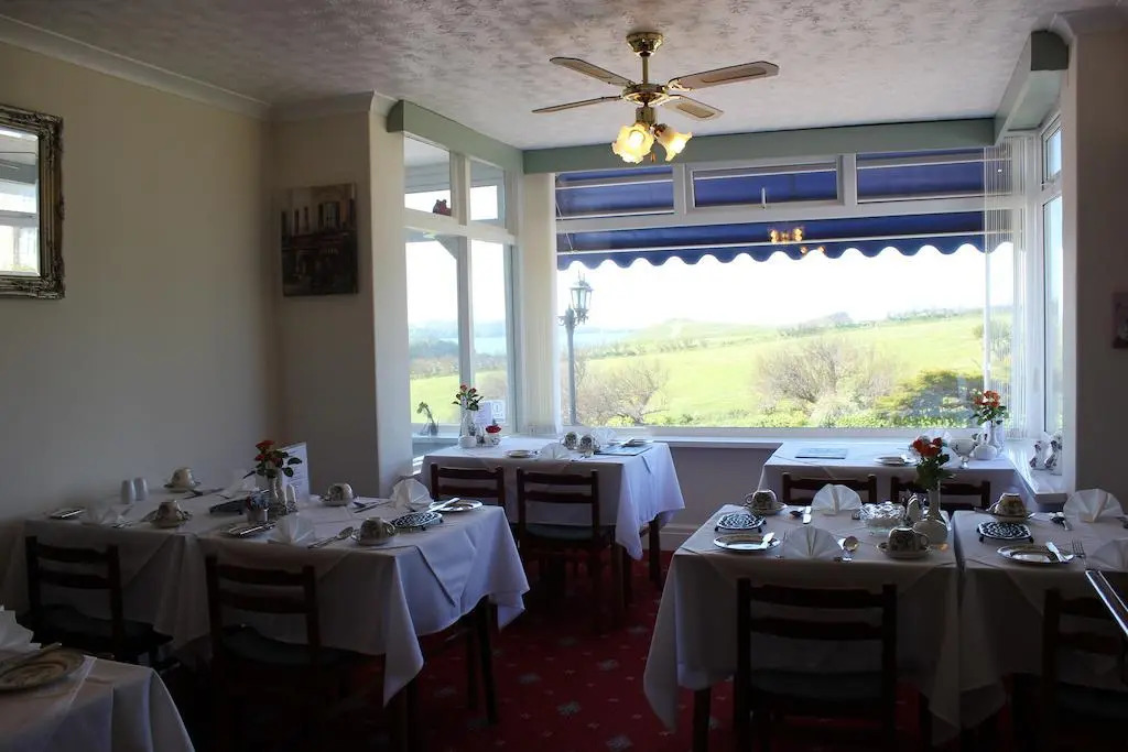 Rolling Waves Hotel - Guest house