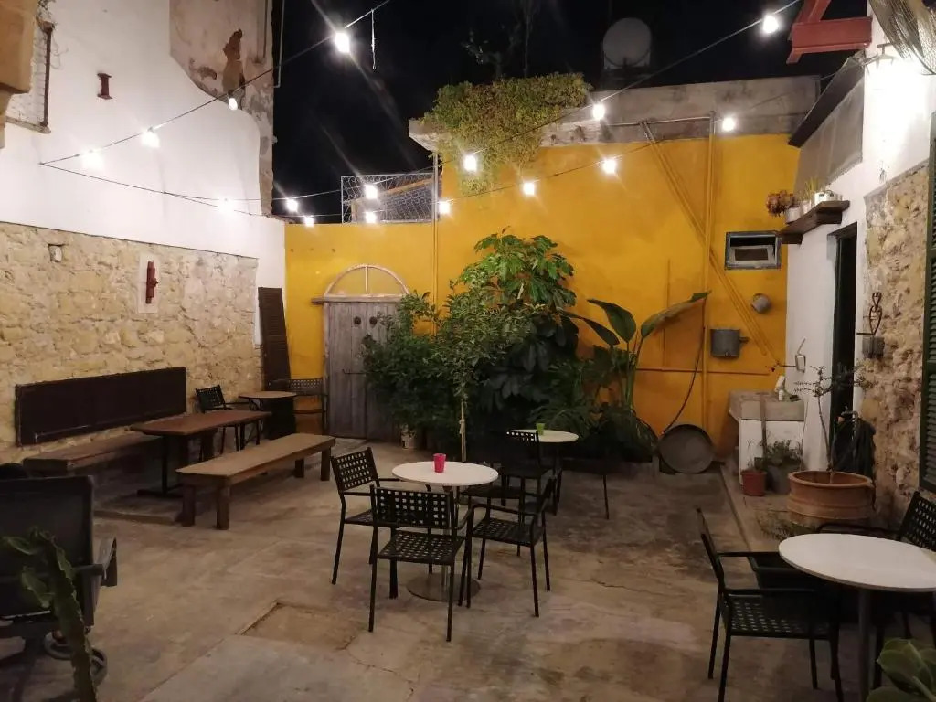 Le Mat Hostel
