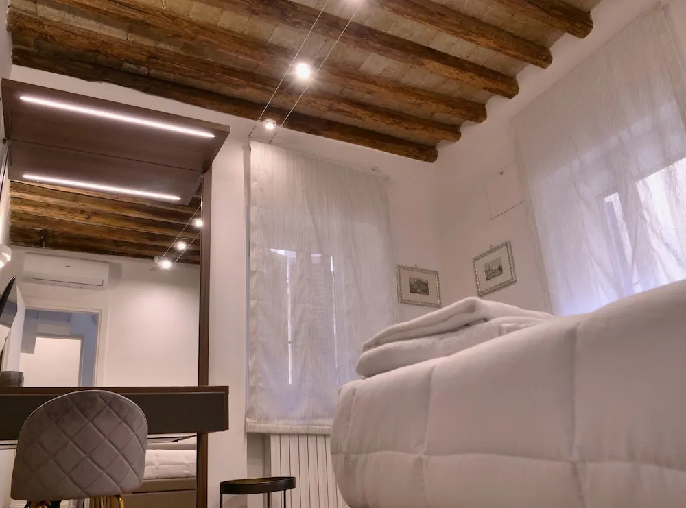 Helmirage suite Trevi