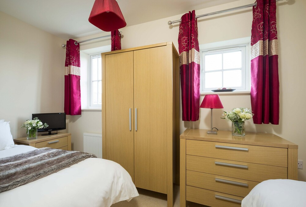 Puffin Lodge - Part of the The Bay Filey Holiday Village with pool, gym and direct beach access, pub, restaurant, tennis and meadows walks