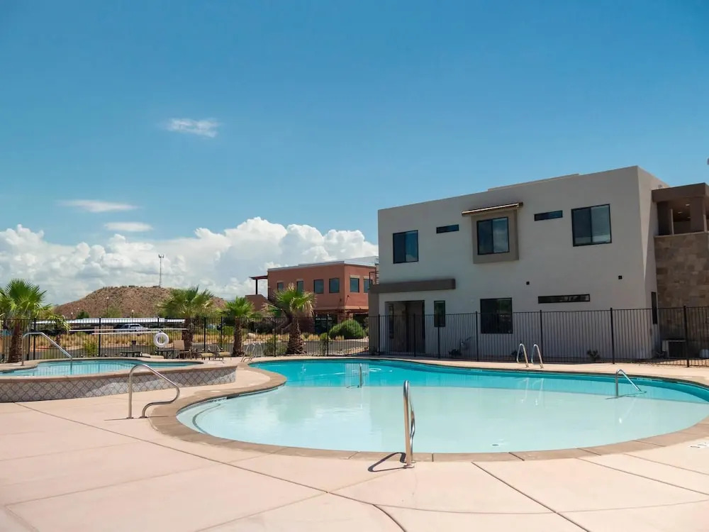 Poolside Perfection - Close to Zion