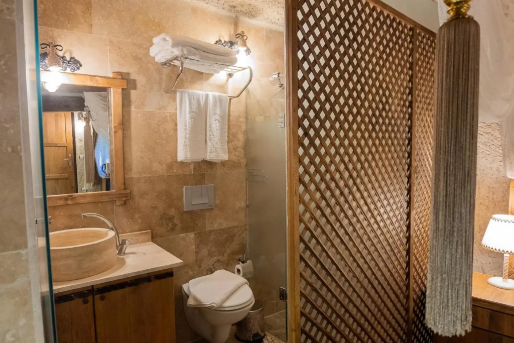Elite Cave Suites