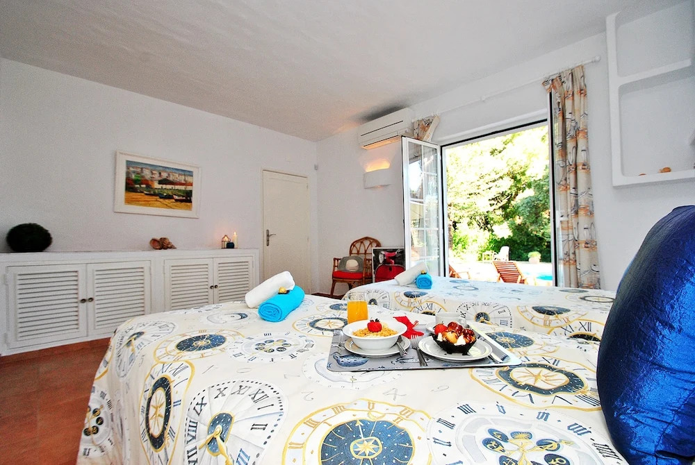 Villa AlGharif - com Piscina Aquecível, Jardim e BBQ em Albufeira