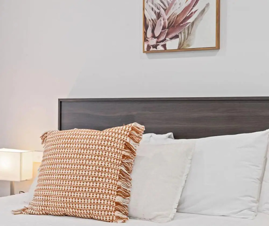 Hive Hotel, Moruya
