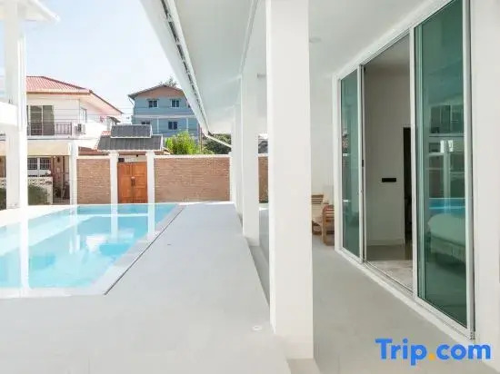 White Pool Villa Chiangmai
