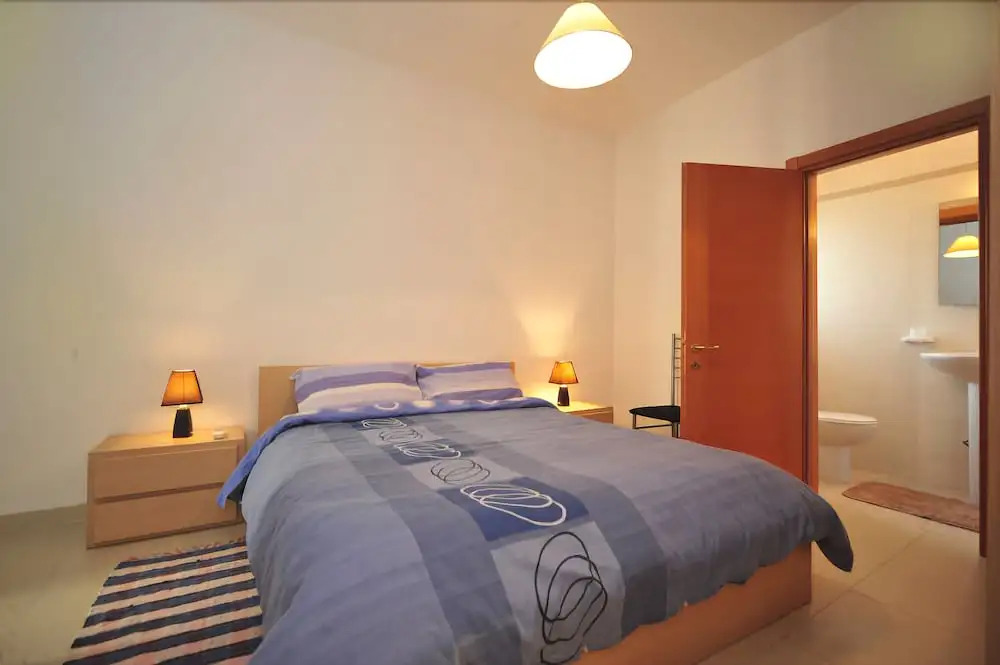 Eri Apartments E039