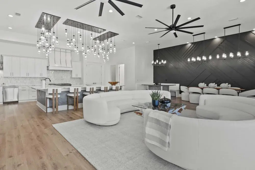 30A Salt & Solace Pool, Golf Cart, Hot Tub + Outdoor Kitchen