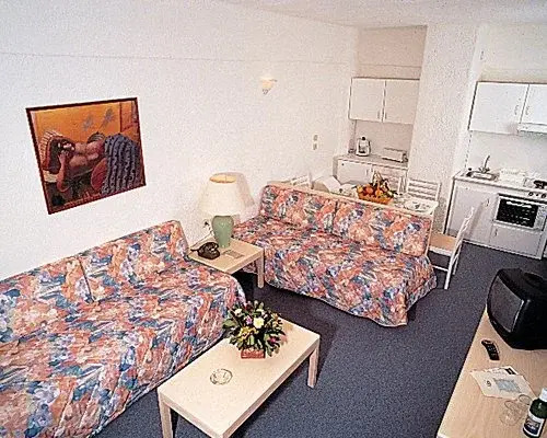 Metropolitan Capsis Holiday Club