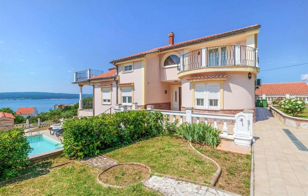 Nice Home in Dramalj With Wifi and 7 Bedrooms