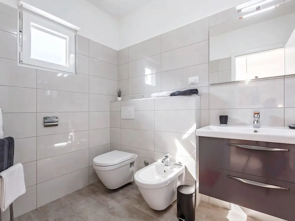 Elegant Villa With Swimming Pool in Pula Near Sea