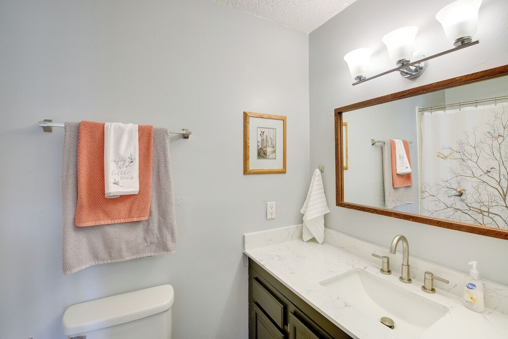 Lakefront Hot Springs Village Vacation Rental