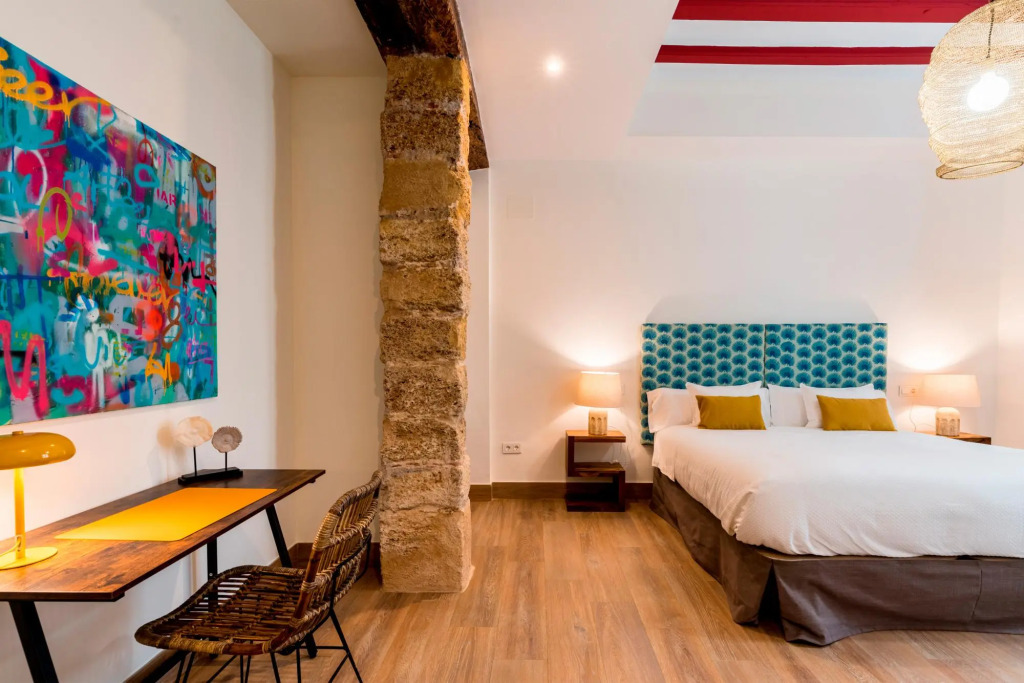 Magnificent 4 Bedroom Apartment in Cadiz Center San Antonio V