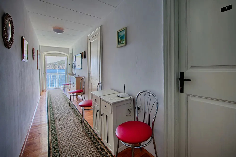 Mira Sea Front Guesthouse