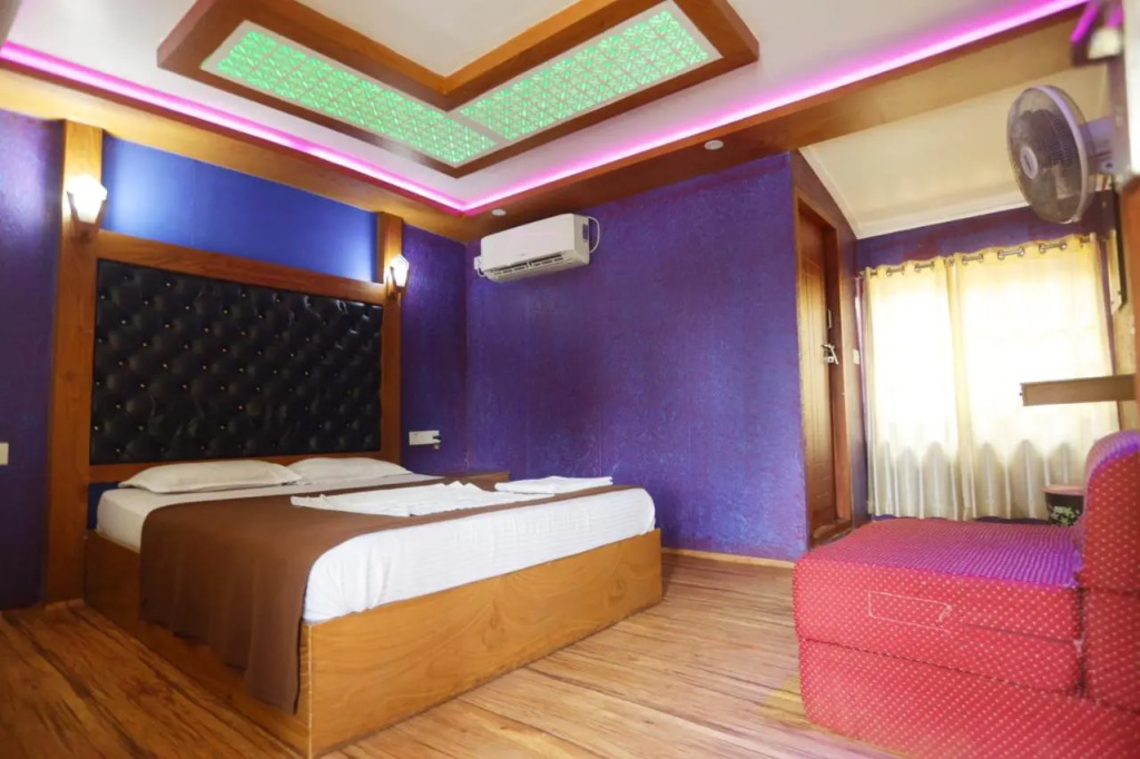JCT Houseboats