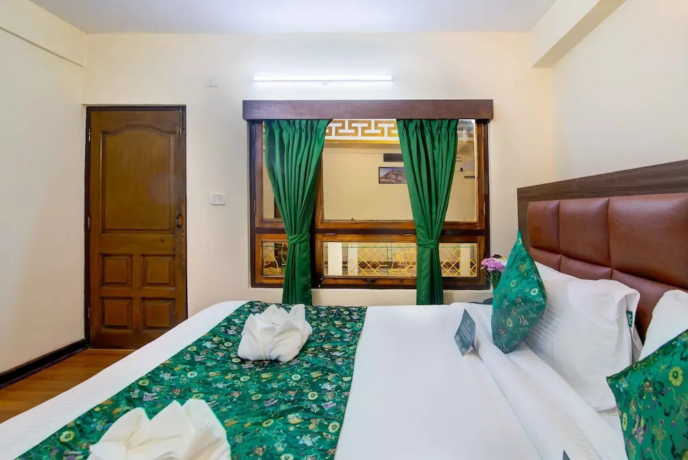 Muscatel BhumSang - 200 Mts from Mall Road